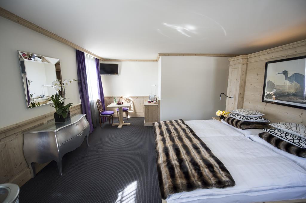 Hotel Weiss Kreuz Malans Quarto foto